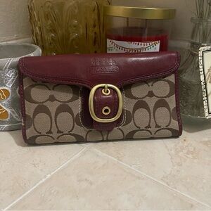COACH - 40893 - Bleeker dark wine and brown signatures c envelope wallet - EUC
